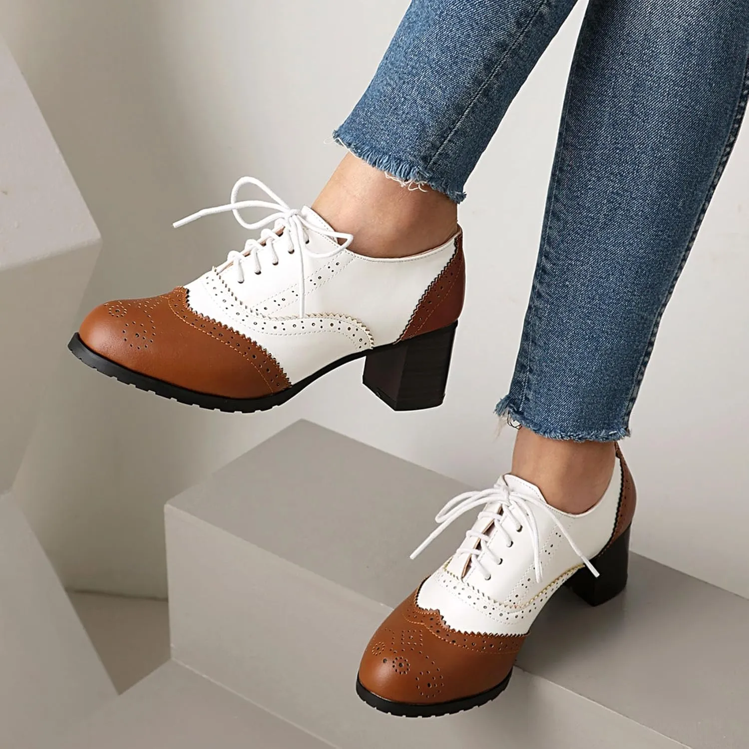 KOKOMOMO Women's Perforated Lace-Up Brogues Chunky Block Heels Wingtip Oxfords Two Tone Saddle British Vintage Derby Shoes
