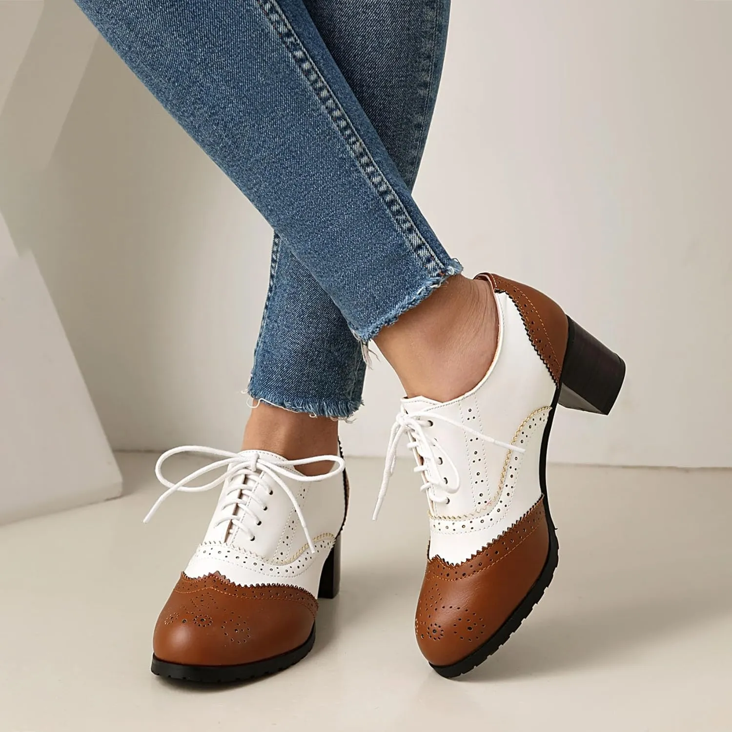 KOKOMOMO Women's Perforated Lace-Up Brogues Chunky Block Heels Wingtip Oxfords Two Tone Saddle British Vintage Derby Shoes