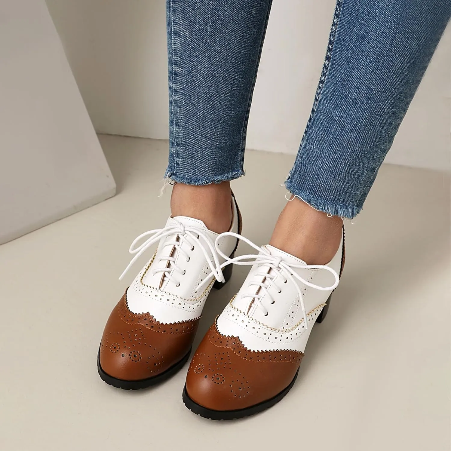 KOKOMOMO Women's Perforated Lace-Up Brogues Chunky Block Heels Wingtip Oxfords Two Tone Saddle British Vintage Derby Shoes