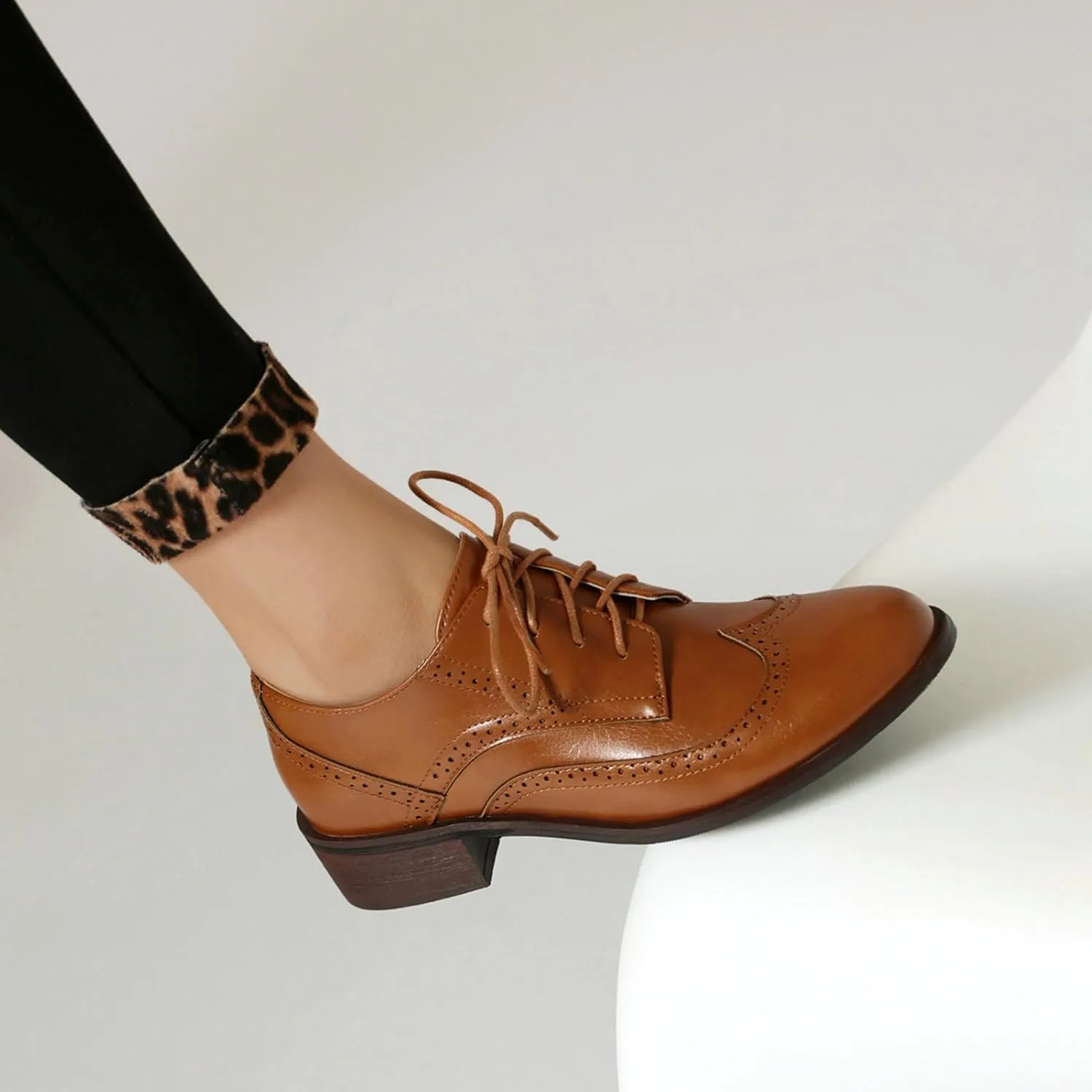 KysBloes Women Oxford Flats Lace Up Wingtip Brogue Shoes Low Heel Closed Toe Vintage Saddle Shoes