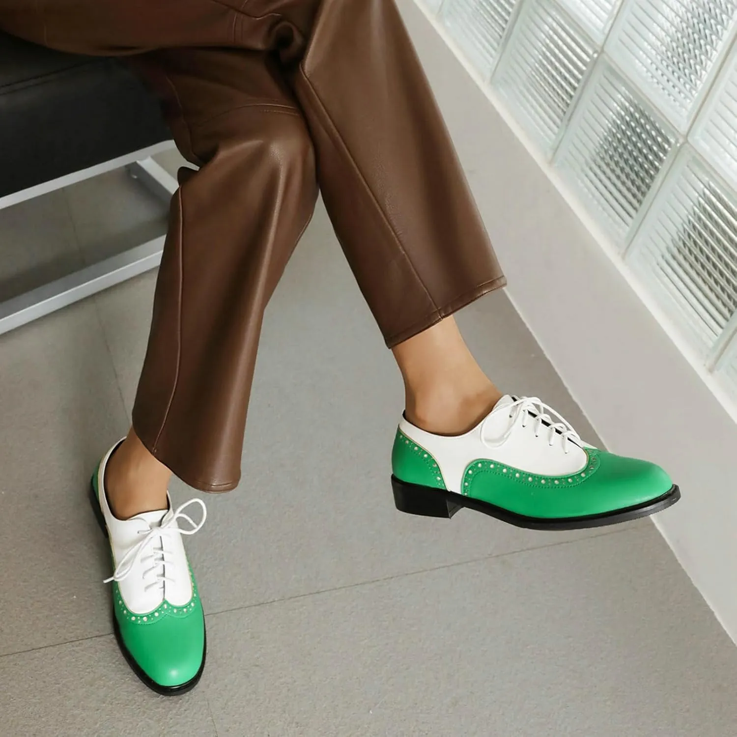 KysBloes Women Oxford Flats Lace Up Wingtip Brogue Shoes Low Heel Closed Toe Vintage Saddle Shoes