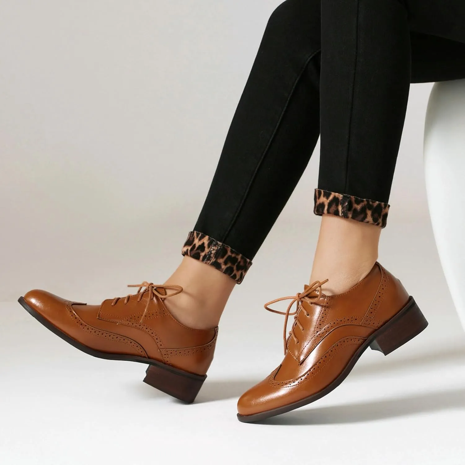 KysBloes Women Oxford Flats Lace Up Wingtip Brogue Shoes Low Heel Closed Toe Vintage Saddle Shoes
