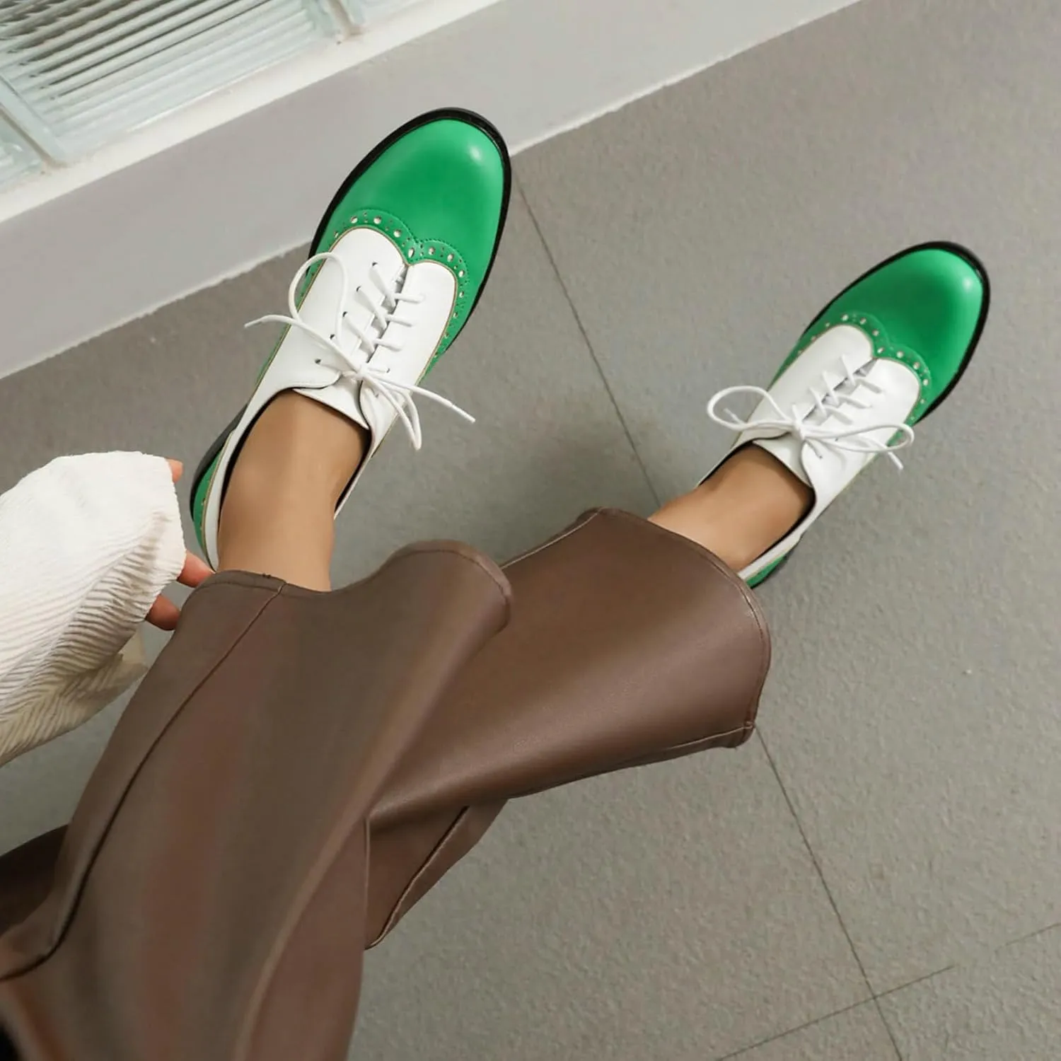 KysBloes Women Oxford Flats Lace Up Wingtip Brogue Shoes Low Heel Closed Toe Vintage Saddle Shoes