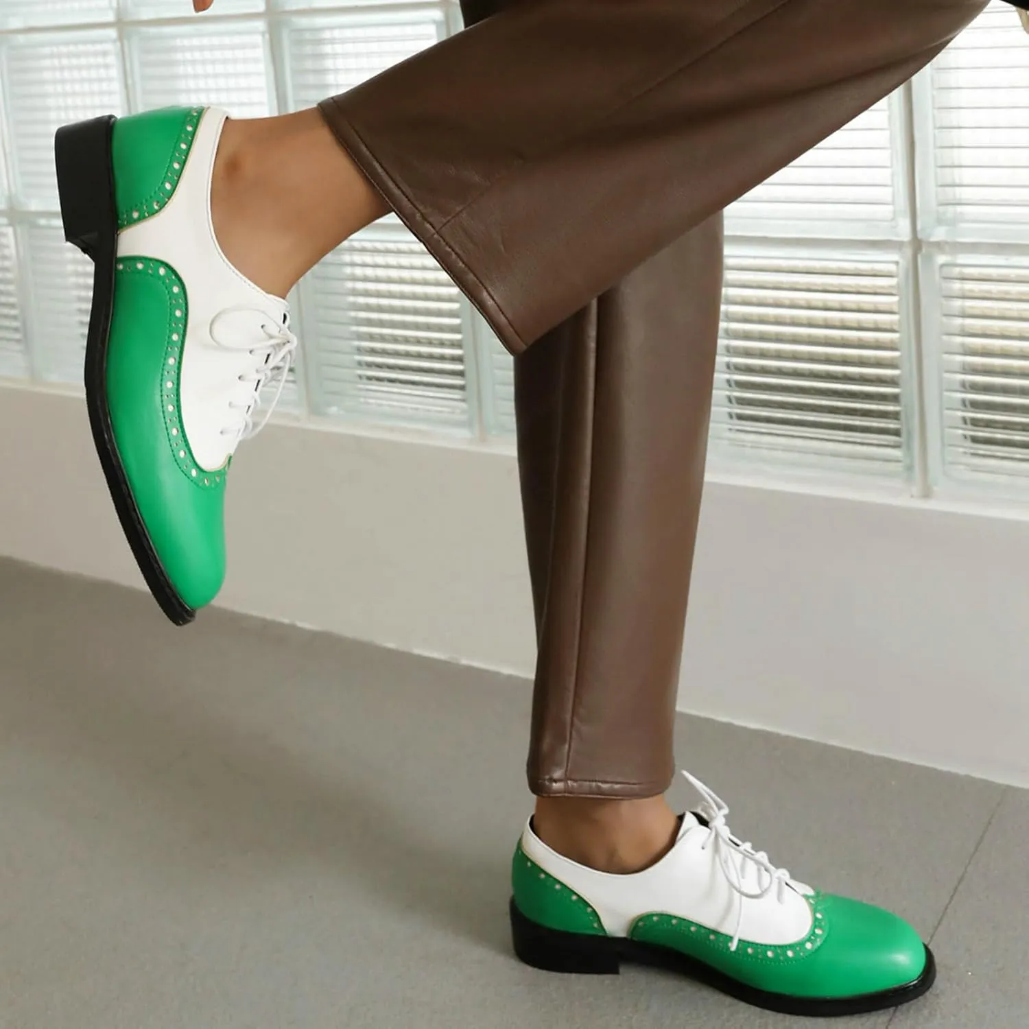 KysBloes Women Oxford Flats Lace Up Wingtip Brogue Shoes Low Heel Closed Toe Vintage Saddle Shoes