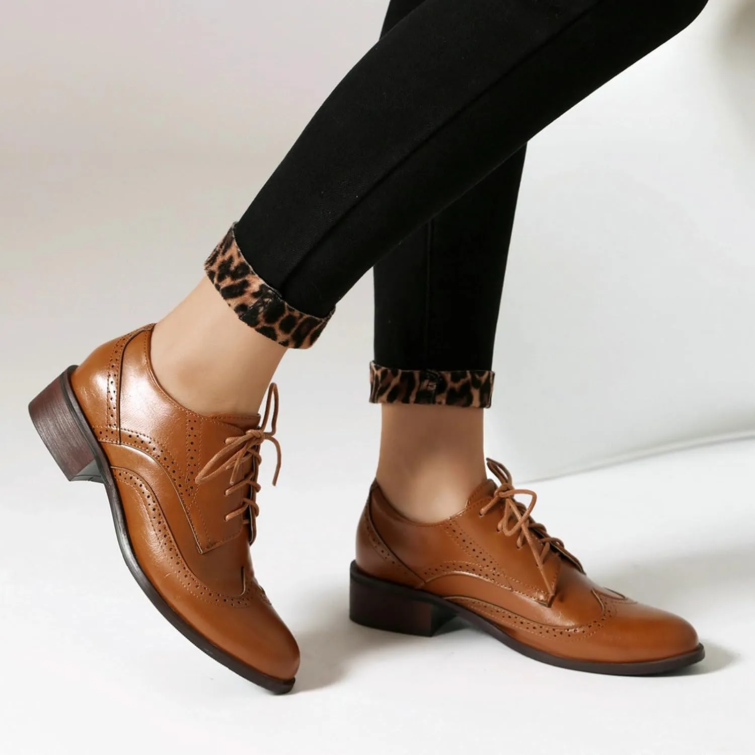 KysBloes Women Oxford Flats Lace Up Wingtip Brogue Shoes Low Heel Closed Toe Vintage Saddle Shoes