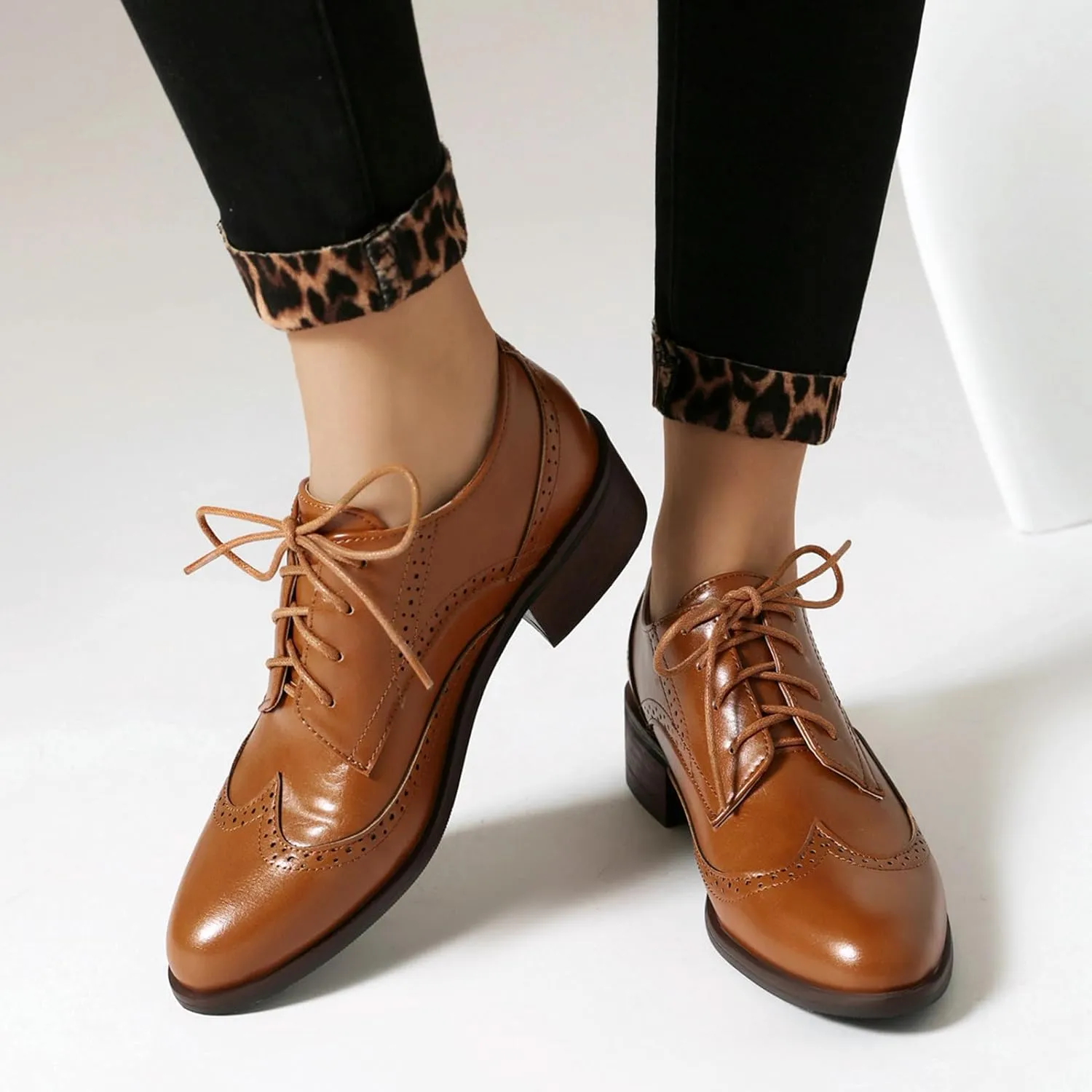 KysBloes Women Oxford Flats Lace Up Wingtip Brogue Shoes Low Heel Closed Toe Vintage Saddle Shoes