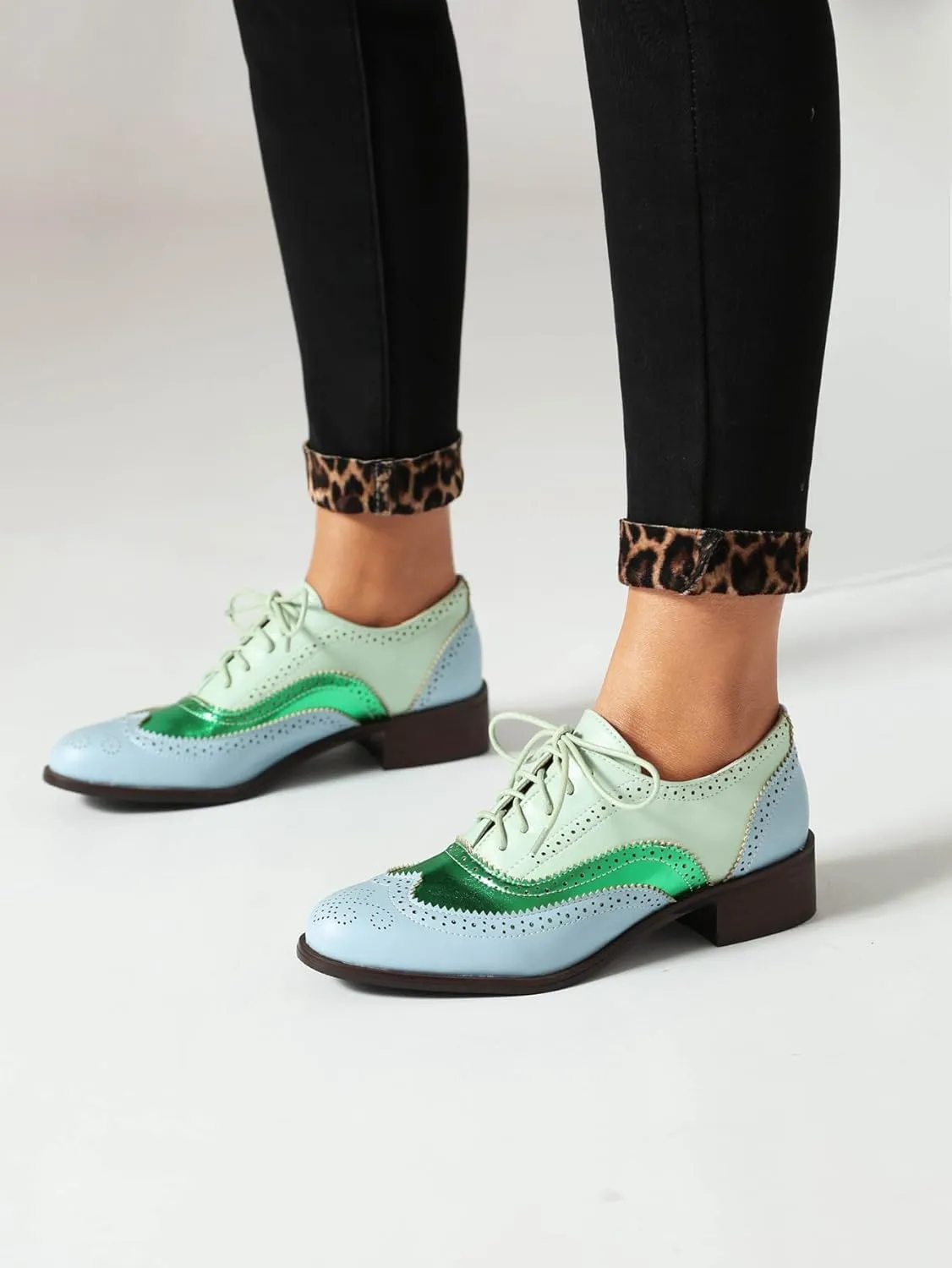 Lace-up Wingtips Oxford Shoes for Women Cutout Brogues Saddle Shoes