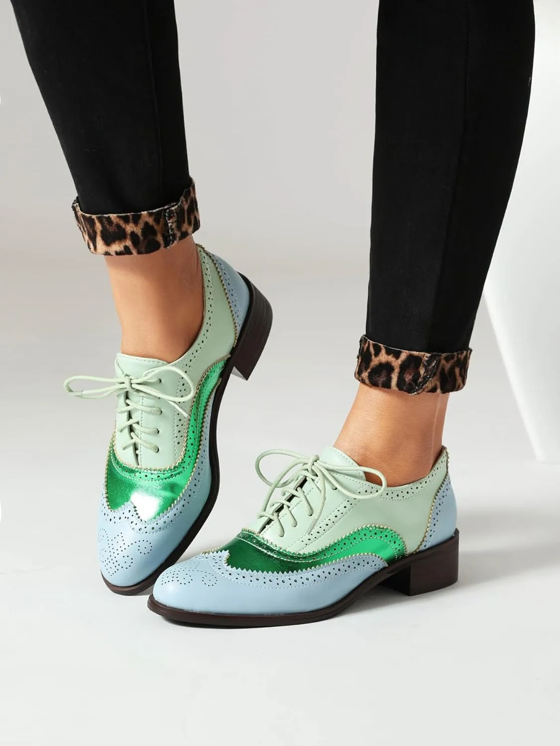 Lace-up Wingtips Oxford Shoes for Women Cutout Brogues Saddle Shoes