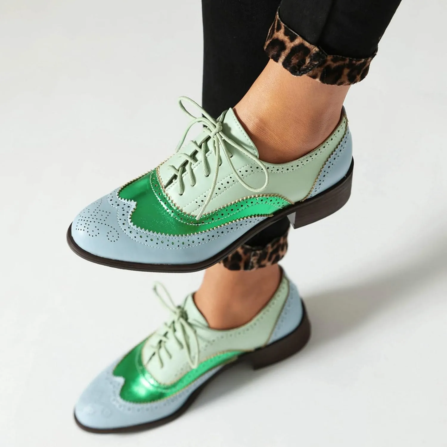 LUXMAX Women Lace Up Oxford Shoes Flats Wingtip Brogues Shoes Low Chunky Heel Vintage Saddle Shoes