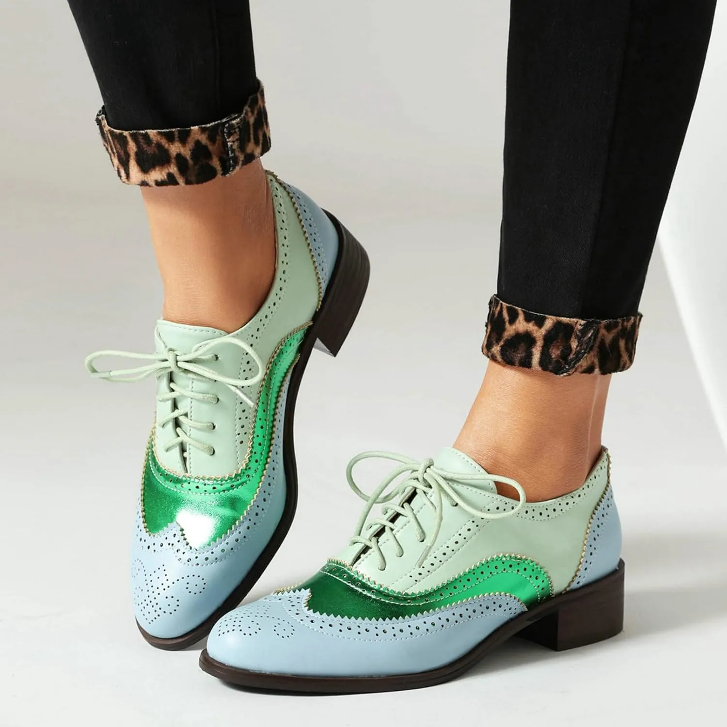 LUXMAX Women Lace Up Oxford Shoes Flats Wingtip Brogues Shoes Low Chunky Heel Vintage Saddle Shoes