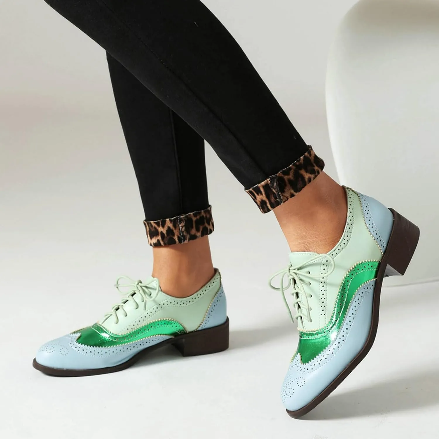 LUXMAX Women Lace Up Oxford Shoes Flats Wingtip Brogues Shoes Low Chunky Heel Vintage Saddle Shoes
