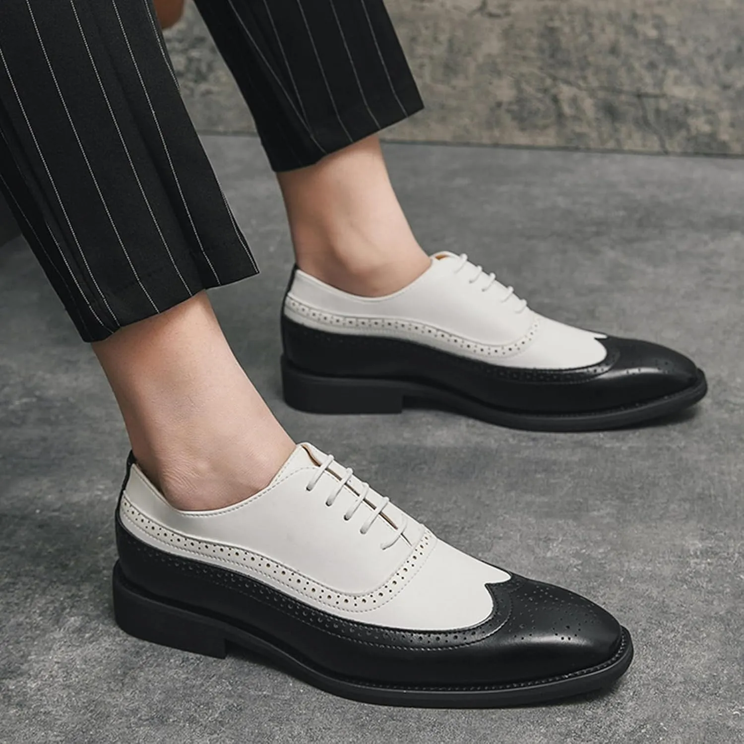 Men's Leather Wingtip Oxfords Dress Shoes, Classic lace-up Two-Tone Brogues Oxford Shoes, Fashionable high-end Formal Business Banquet Oxford Dress Shoes
