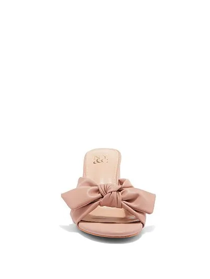 Nataly Mule