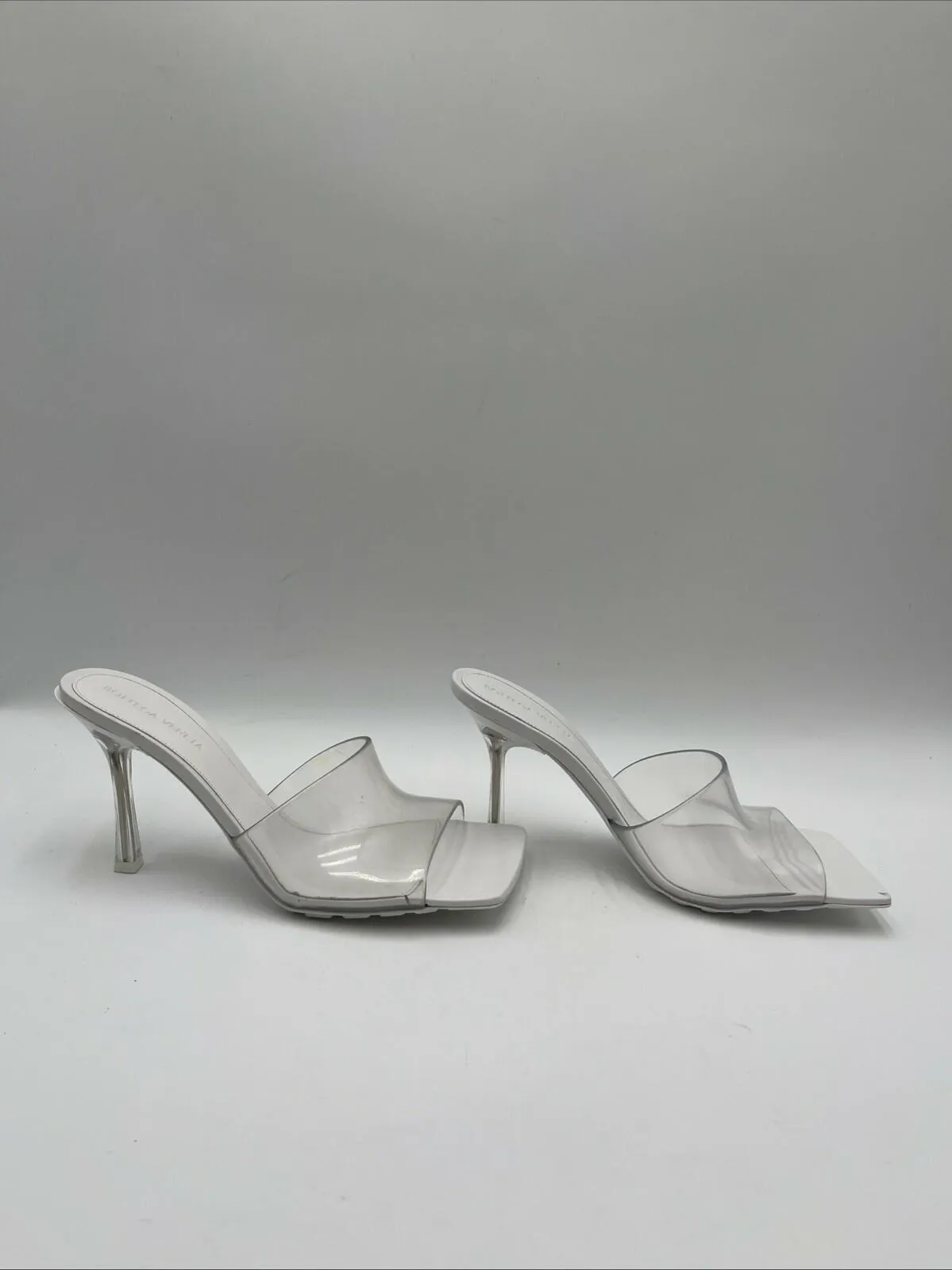 Women’s Bottega Veneta Pudding Stretch Mule Sandals in White/Clear Size 39 - Very Good