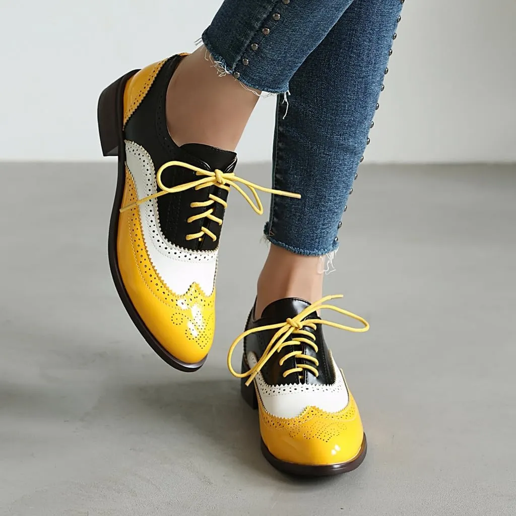 Women's Flat Saddle Oxford Shoes Two Toned Round Toe Wingtip Lace Up Perforated Low Heel School Oxfords Brogues