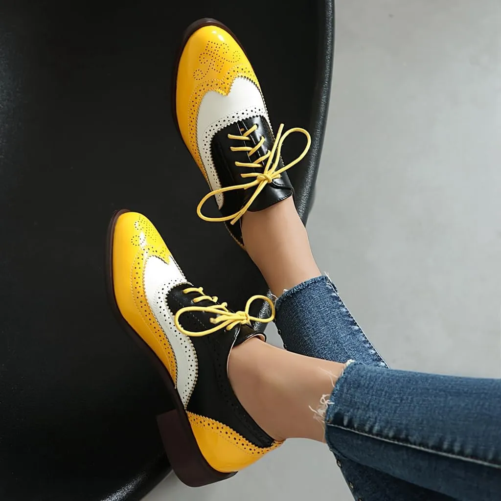 Women's Flat Saddle Oxford Shoes Two Toned Round Toe Wingtip Lace Up Perforated Low Heel School Oxfords Brogues
